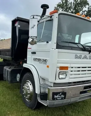 c5e462_1d2e50357aed4f4f9aee04eba1232d9fmv2