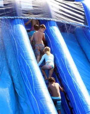 c5e462_10d6d660581044778a9d3bbdaaa77aafmv2