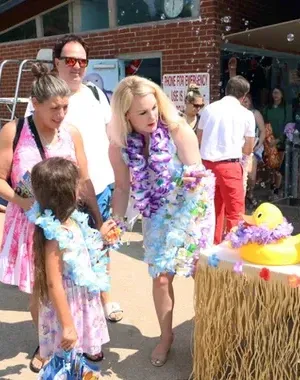 c5e462_1f60098289a84cebb681d4453523481amv2