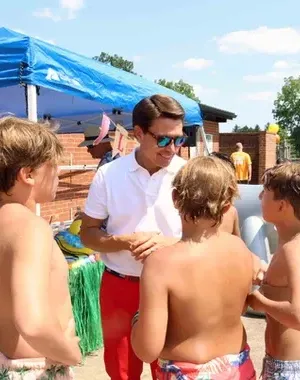 c5e462_3b87ae610c514fc3b005dbe269a7eff5mv2