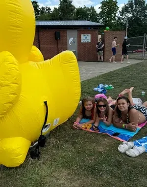 c5e462_96b0dffc20804b92a3686e01827477famv2