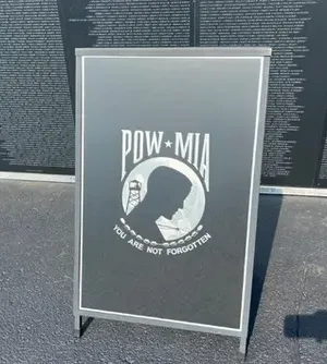 c5e462_72a199d08c57493d9f908457c9176eb1mv2