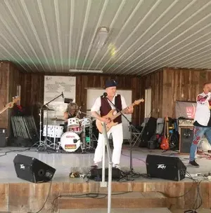 c5e462_d95805bb9b2b45b791cd4d47829e9137mv2