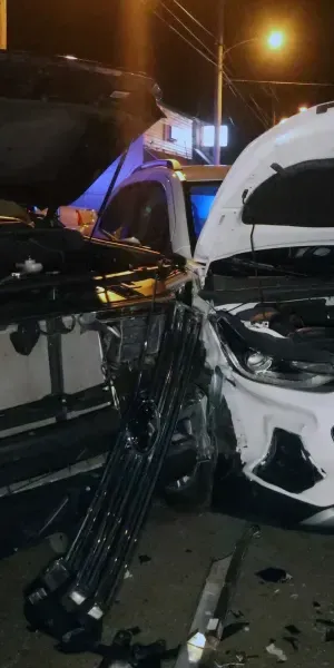 c5e462_60286f353523437b92d70225f624ca05mv2