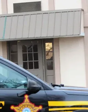 c5e462_fe2e52ebf3ae4c048382cba7cfc76d36mv2