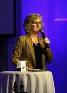 c5e462_f7e0ed8c45894dce82bcaebd72318ceemv2