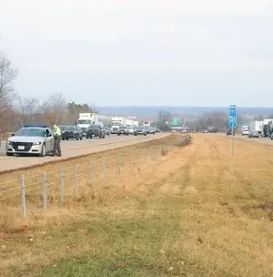 c5e462_8bbcfb14227540799483ab16f1e7f23cmv2