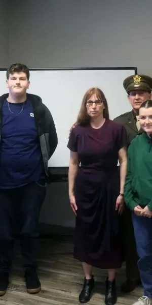 c5e462_22c7d90d9a90471cadb296afcb0321famv2