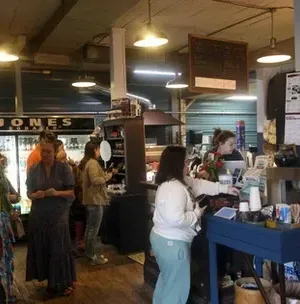 c5e462_bde203d7c1bb46679f02c445ca2cac3fmv2