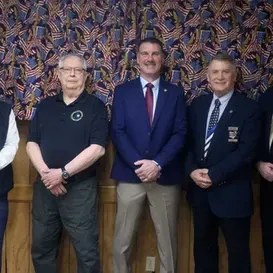 c5e462_713dba1bafe941398d8d571983e88f02mv2