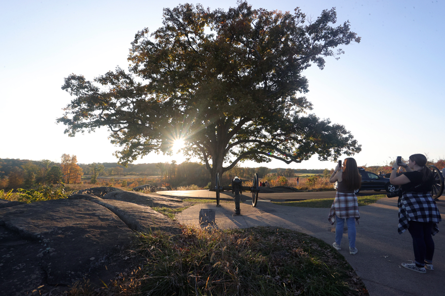 Historic Journey Through Gettysburg Battlefields: Little Round Top and Devil’s Den